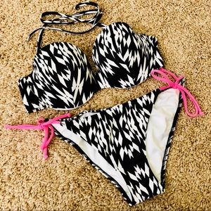 Victoria’s Secret bikini, 34D / M